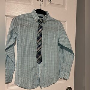 Long sleeve dress shirt with tie
